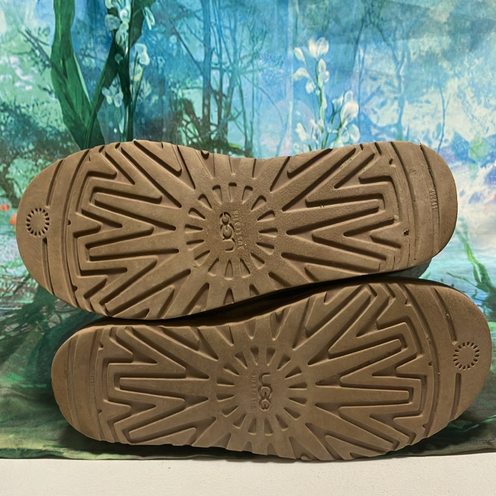 UGG boots, size 6, gray silver laser cut - Picture 3 of 4
